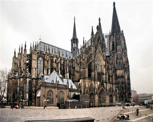 德國經濟發展速猛，缺少大量人才補充