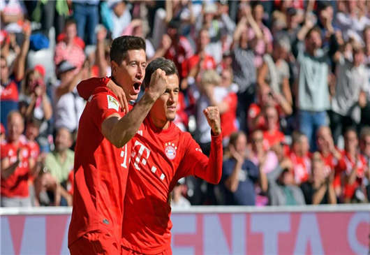 德國足球之勒萬多夫斯基雙冠王和庫蒂尼奧首演 德國足球之勒萬多夫斯基雙冠王和庫蒂尼奧首演